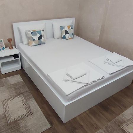 Apartamento Menrat Novi Sad Exterior foto